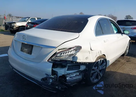 2015 Mercedes-Benz C 300 из США, поврежденный, VIN 55SWF4JB7FU071088